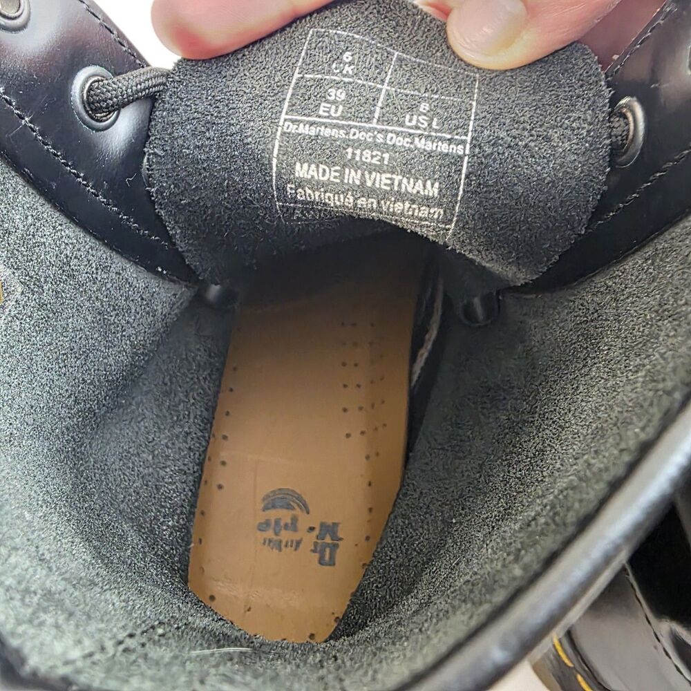 Dr. Martens Womens AirWair Black Leather Classic Combat Style Boots Sz 8 8 Hole - Picture 7 of 8